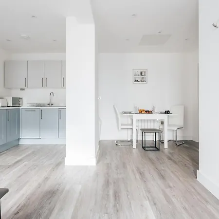 Contemporary Two Bedroom Duplex - Secluded Residence With Parking In A Prime Central Location-3