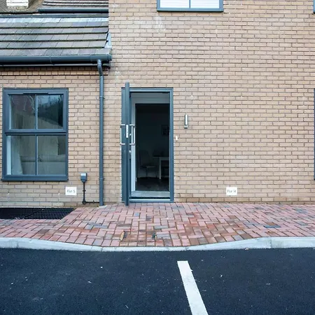 Contemporary Two Bedroom Duplex - Secluded Residence With Parking In A Prime Central Location-2